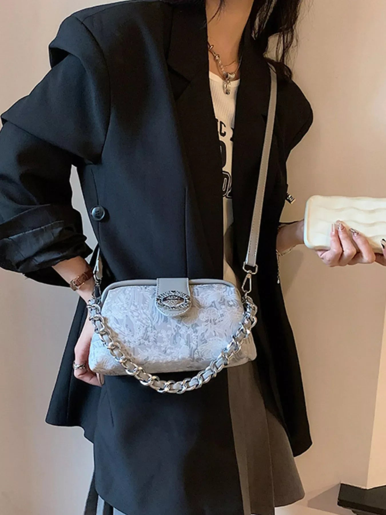 Embroidered Chain Crossbody Bag - CasaMontevia