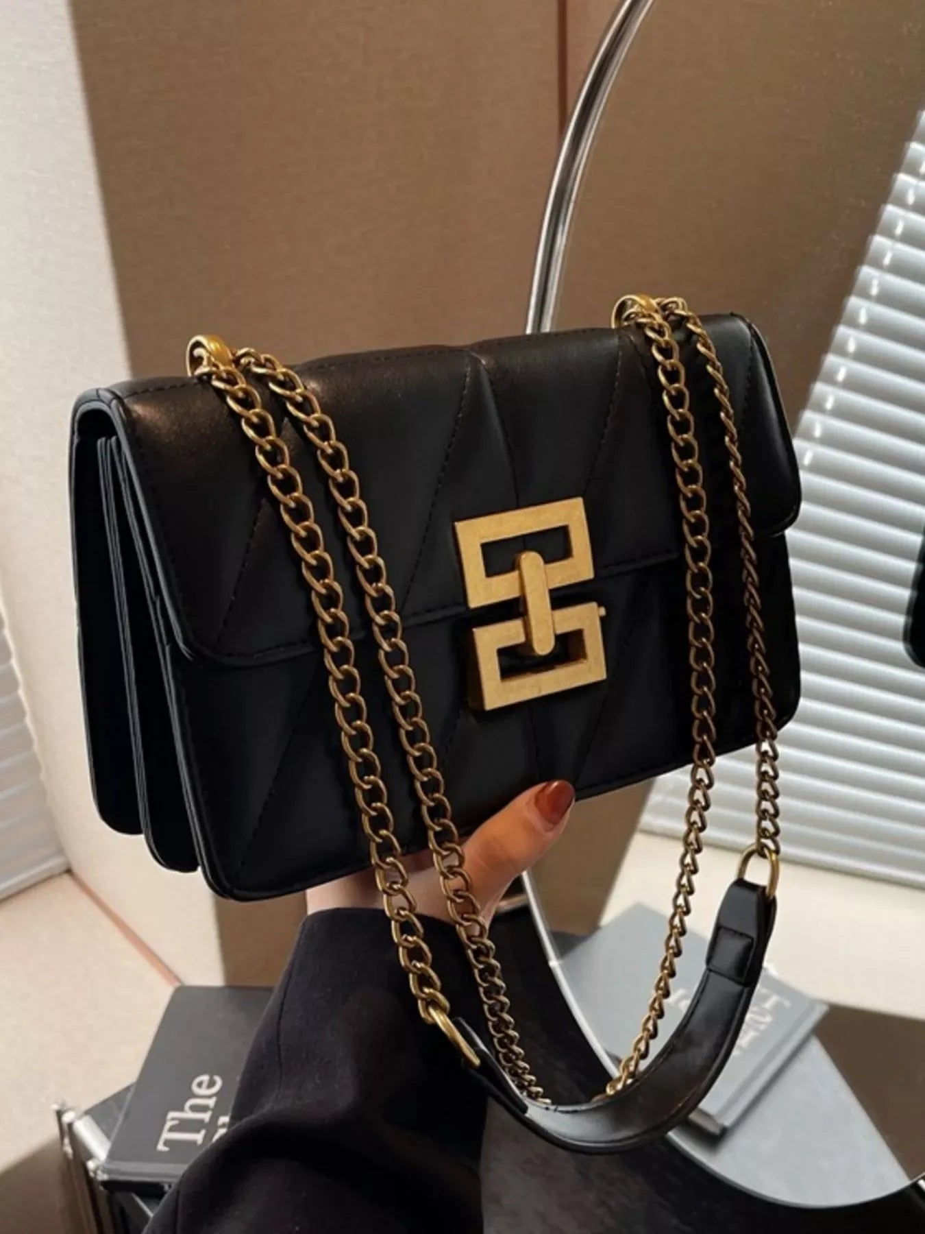 Quilted Flap Chain Crossbody Bag - CasaMontevia