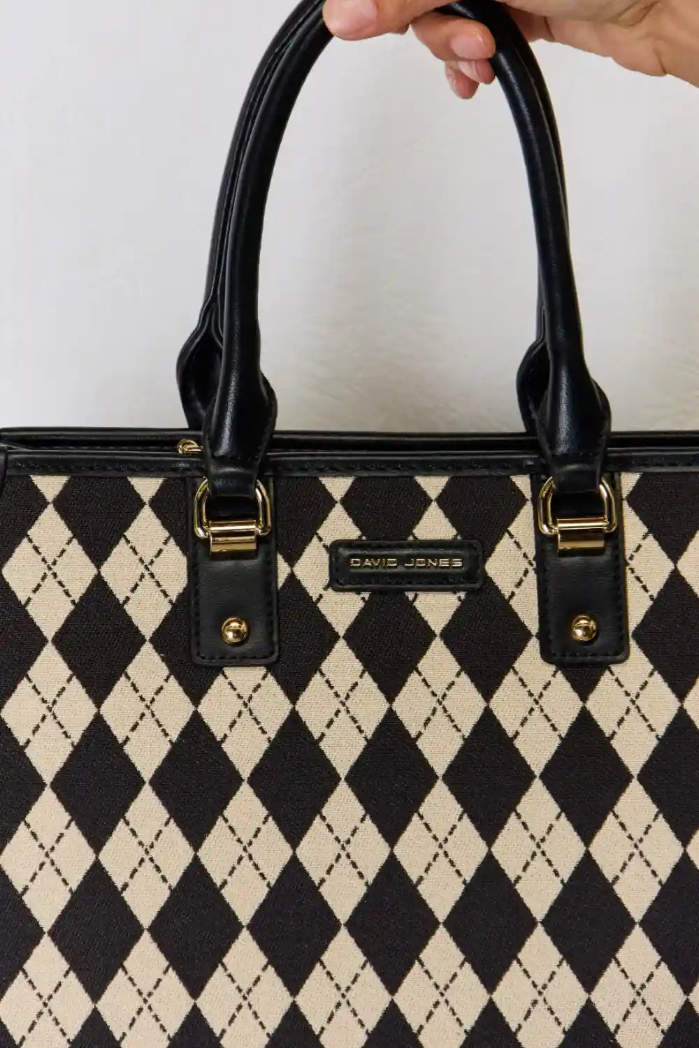 5f1b68bb-de6f-417c-b47a-eea313b862b5-Max