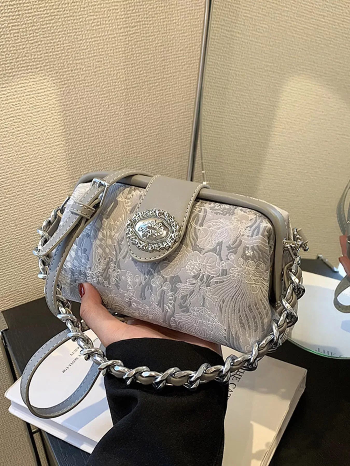 Embroidered Chain Crossbody Bag - CasaMontevia