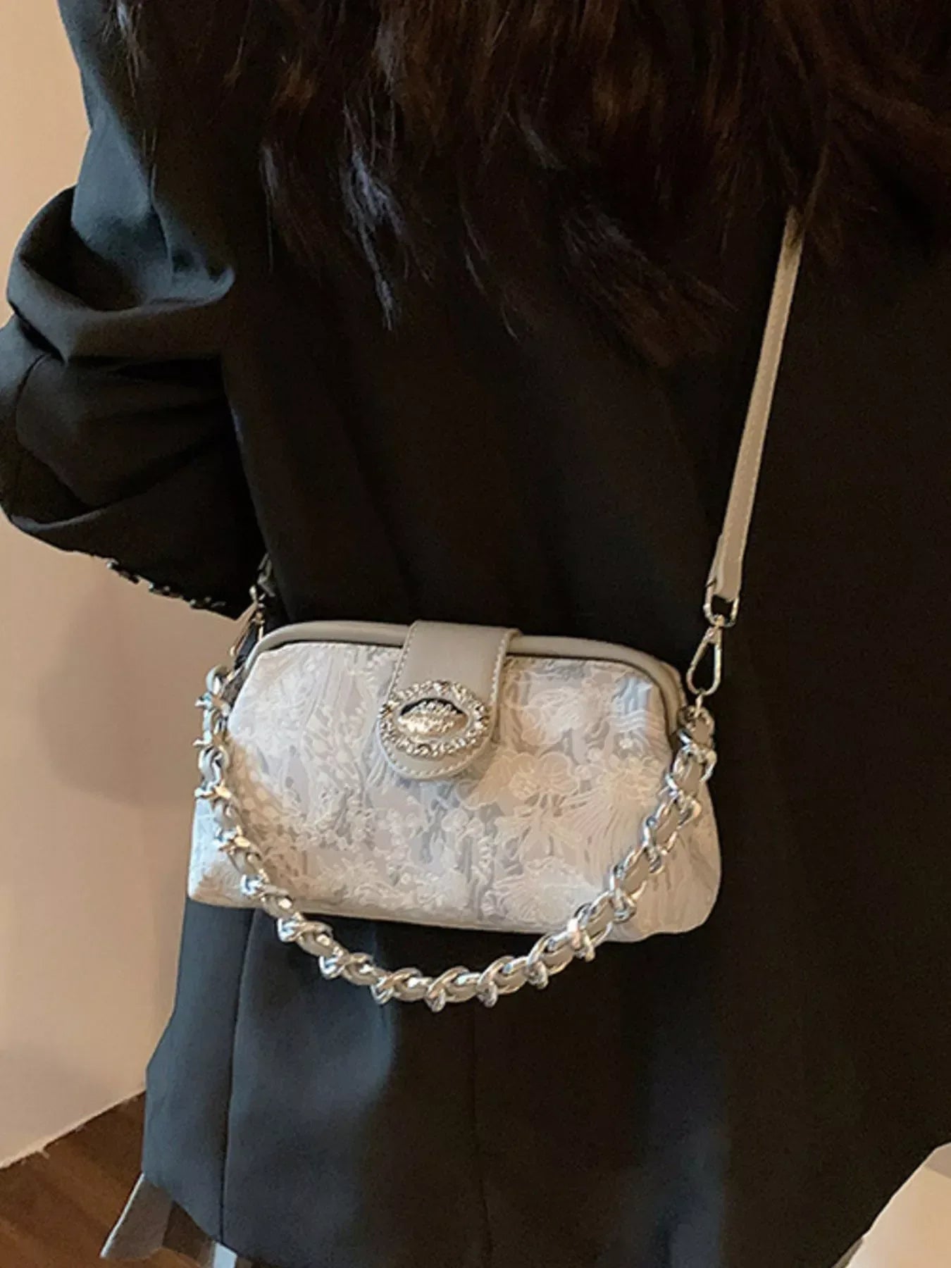 Embroidered Chain Crossbody Bag - CasaMontevia