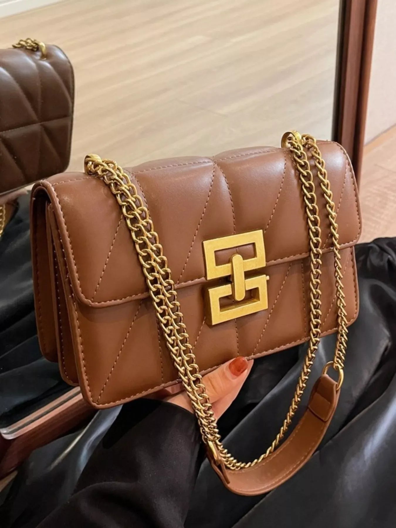 Quilted Flap Chain Crossbody Bag - CasaMontevia