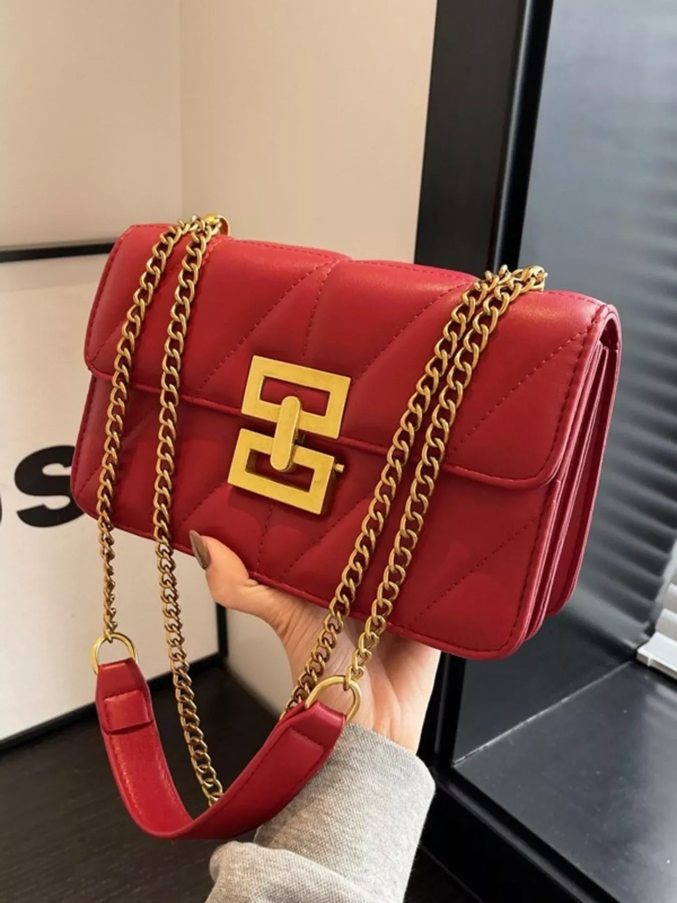 Quilted Flap Chain Crossbody Bag - CasaMontevia