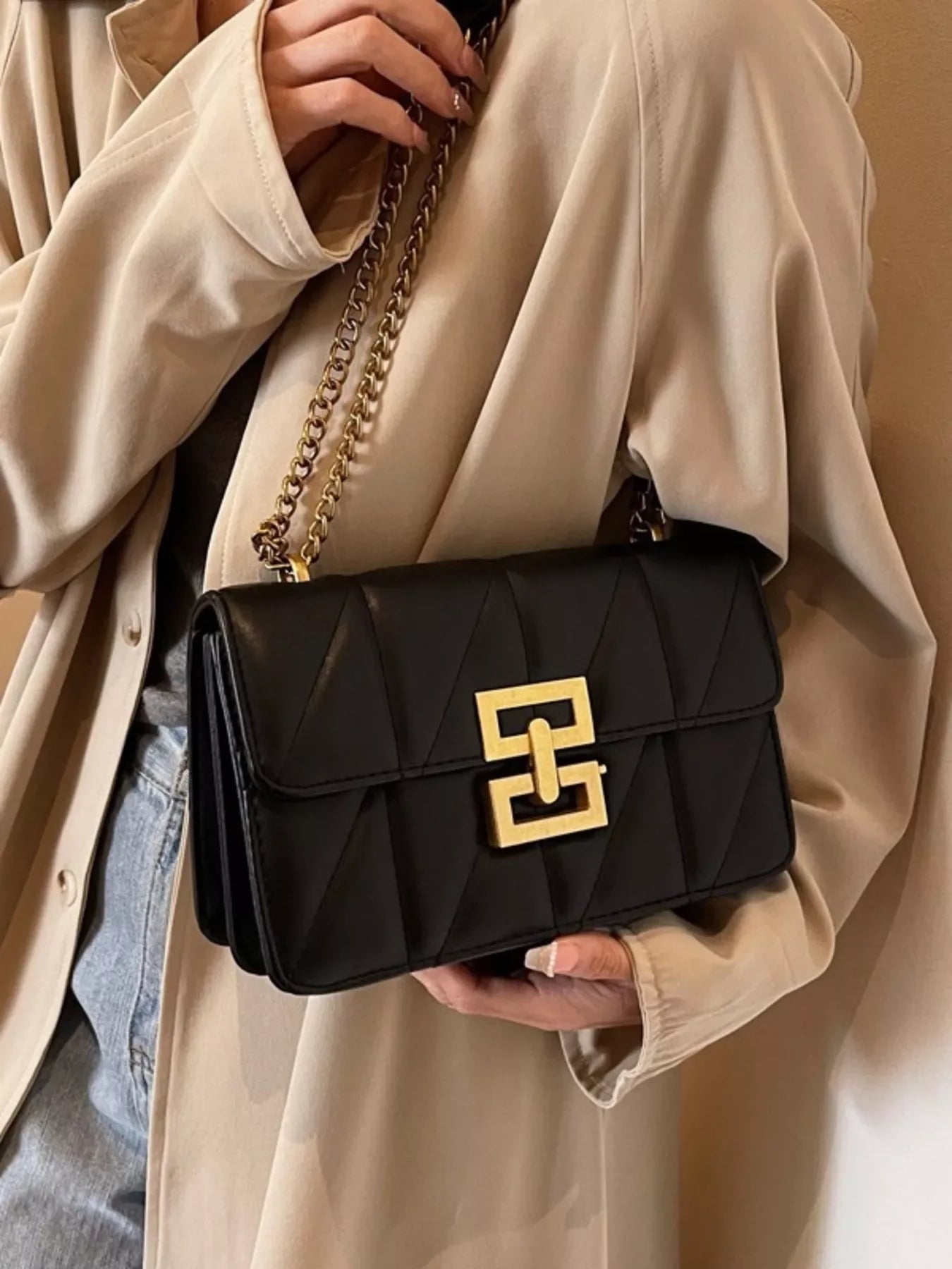 Quilted Flap Chain Crossbody Bag - CasaMontevia